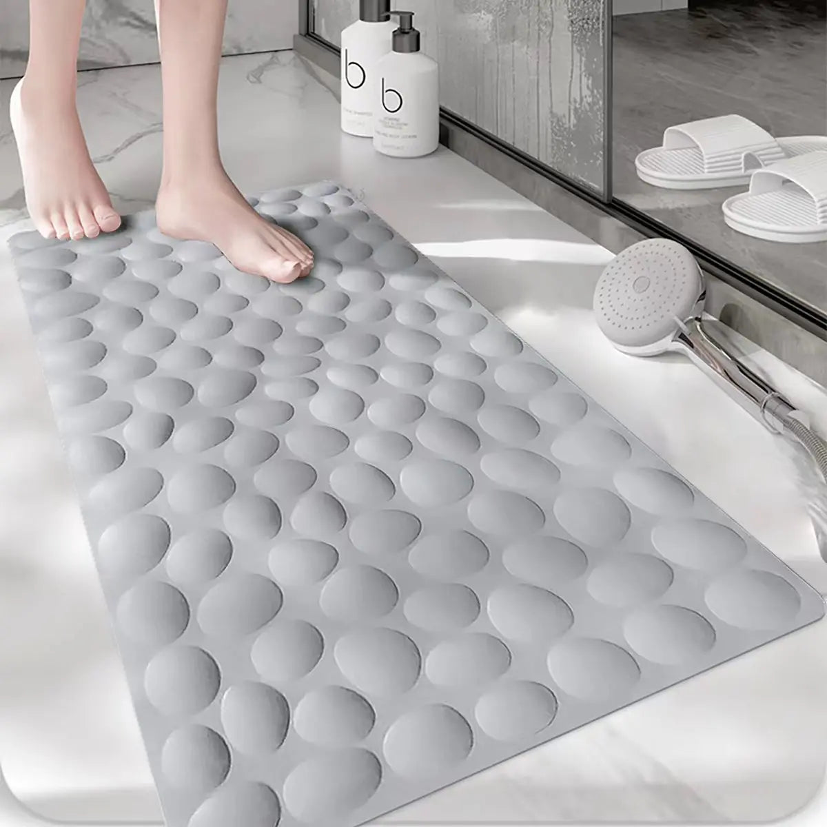 Anti-slip bathroom floor mat